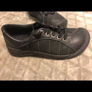 Ladies Leather Keens size 8